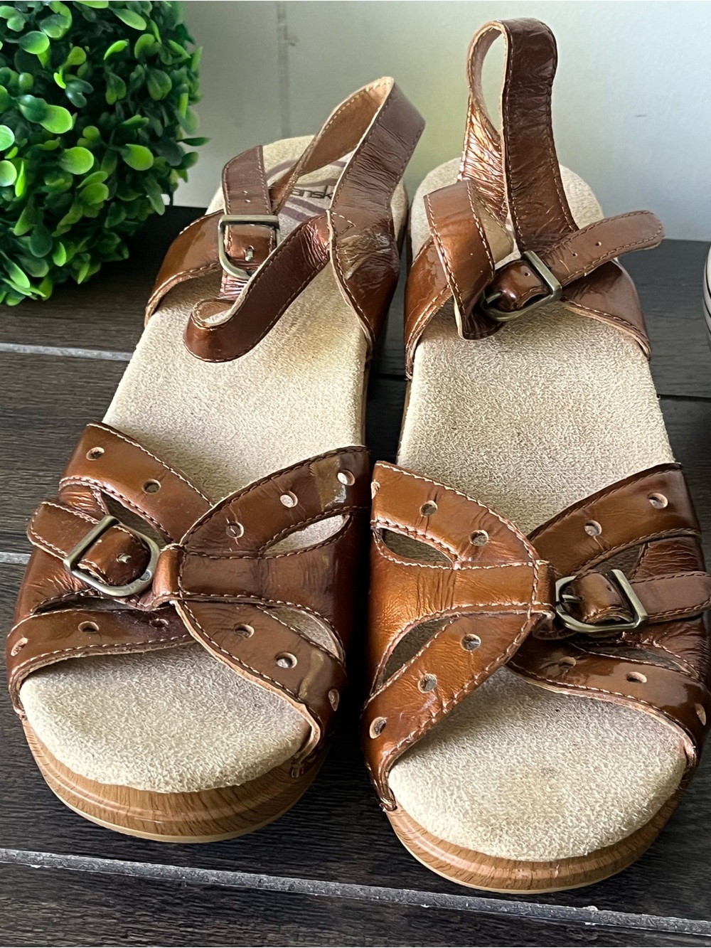 Dansko Sissy Patent Leather Copper Brown Clog Sandals Sz 40(US9.5-10) 9805162200 - Picture 9 of 15